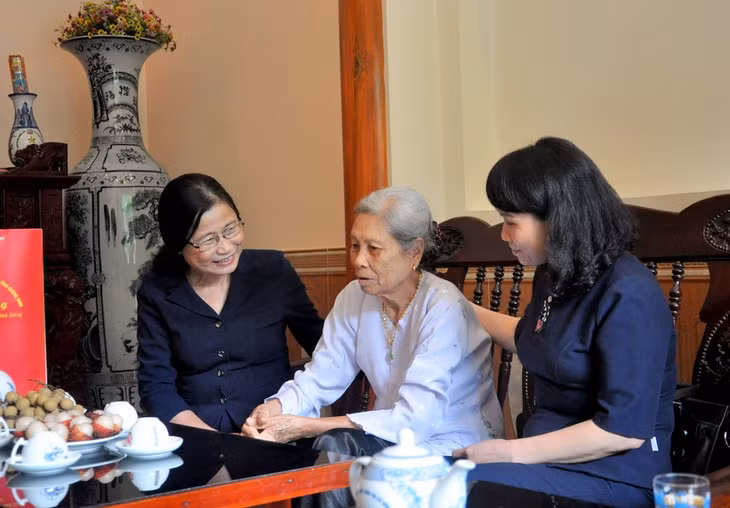 đồng chí Đỗ Thị Hoàng, Phó Bí thư Thường trực Tỉnh ủy 
