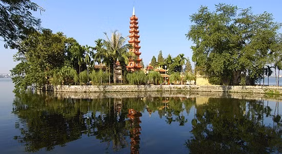 Chùa Trấn Quốc, đường Thanh Niên, Hà Nội. Ảnh: Hello.