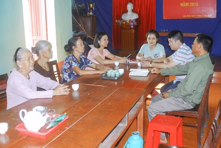 Chi bộ thôn Làng Nhội (xã Đông Hải, huyện Tiên Yên) họp triển khai công tác giám sát cộng đồng, thanh tra nhân dân, hòa giải ở cơ sở.