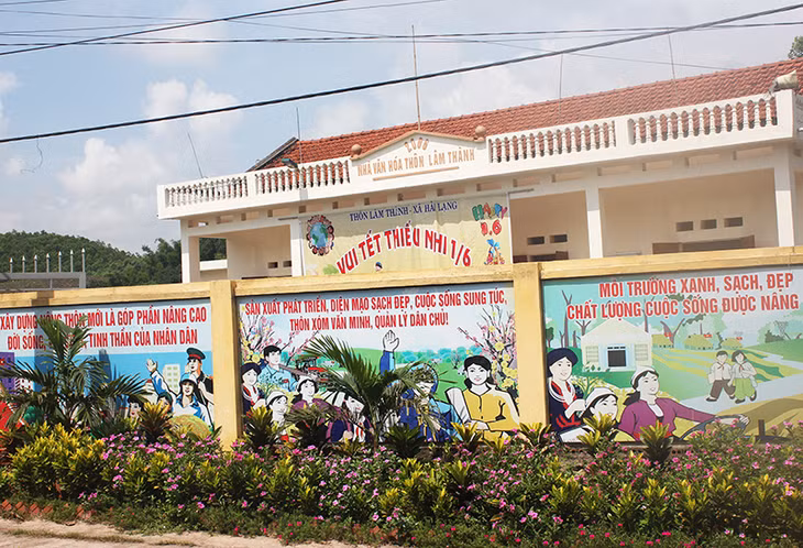 Công trình nhà văn hóa xã Tiên Lãng, huyện Tiên Yên được chỉnh trang, góp phần thực hiện mục tiêu xây dựng xã nông thôn mới kiểu mẫu