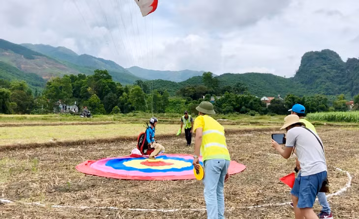 Tiêu chí chấm điểm của giải là thí sinh hạ cánh chính xác vào vòng tròn. 
