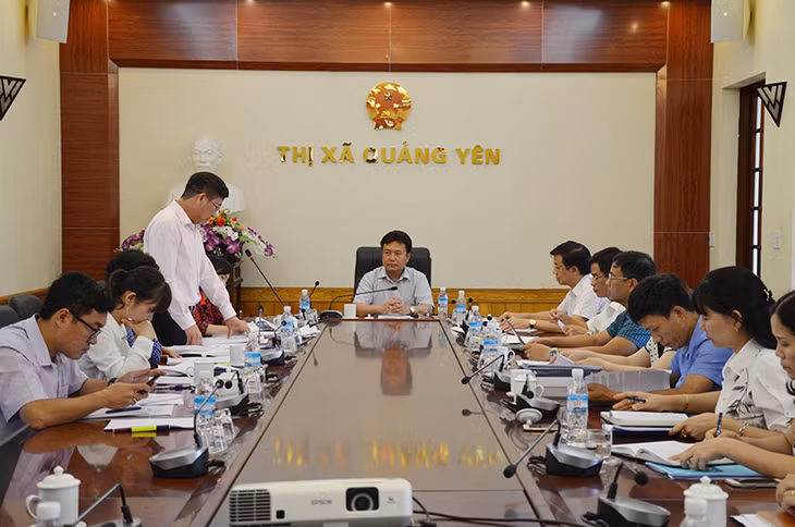 Đoàn giám sát của Thường trực HĐND tỉnh do đồng chí Nguyễn Đức Thành, Phó Chủ tịch HĐND tỉnh làm Trưởng đoàn đã có buổi giám sát việc thực hiện chế độ chính sách đối với viên chức, người lao động tại các đơn vị sự nghiệp công lập gắn với rà soát, sắp xếp tổ chức bộ máy, biên chế; chấm dứt tình trạng hợp đồng lao động sai nguyên tắc tại TX Quảng Yên.