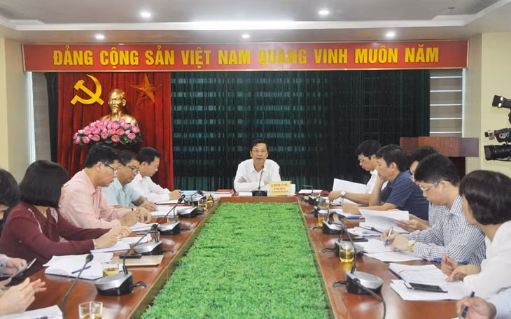 Quang cảnh buổi làm việc