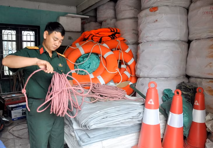 CBCS Ban CHQS huyện Hoành Bồ thường xuyên thực hiện kiểm tra, bảo dưỡng trang thiết bị, vật dụng phục vụ công tác PCTT-TKCN.
