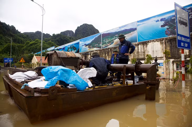 Máy bơm không hoạt động được hết công suất ảnh hưởng tới tiến độ thoát nước khu vực Đèo Bụt