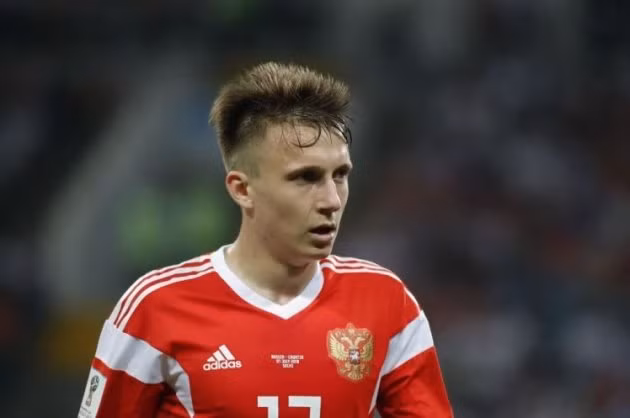  Aleksandr Golovin được Chelsea hỏi mua.