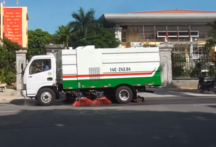 Hiện TP Uông Bí đang xây dựng khung giá cho dịch vụ vệ sinh môi trường bằng xe quét, hút bụi của Công ty CP môi trường và đô thị Uông Bí