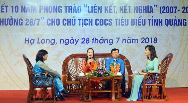 Giao lưu tọa đàm với Chủ tịch CĐCS tiêu biểu nhận 