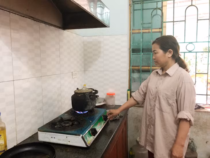 Mô hình chuồng nuôi theo quy trình khép kín của gia đình anh Nguyễn Văn Thành, thôn Trại Lốc II, xã An Sinh. Ảnh: Thu Trang.