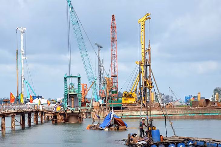 Thi công cọc khoan nhồi tại Cầu sông Hốt.