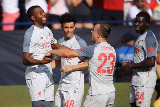Shaqiri cùng Sturridge giúp Liverpool có bàn thắng thứ 2.