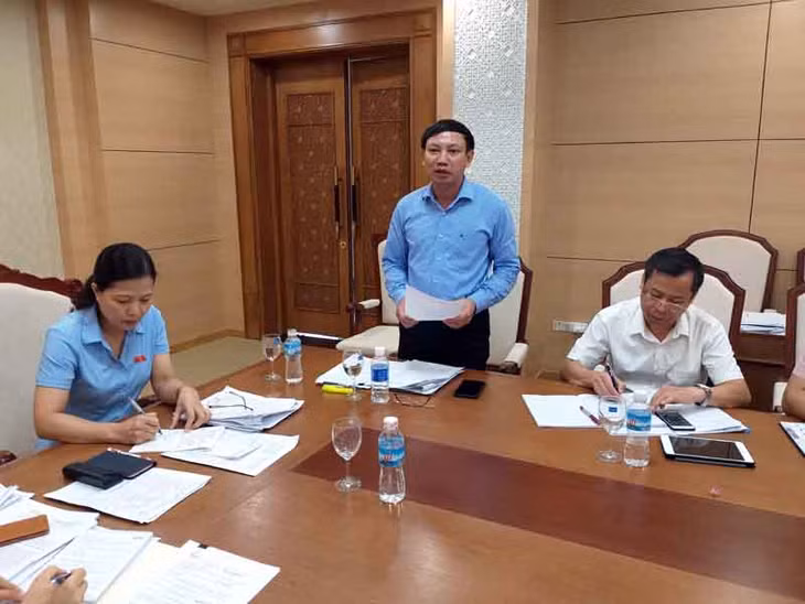 Đồng chí Nguyễn Xuân Ký, Uỷ viên Ban Thường vụ Tỉnh uỷ, Phó Chủ tịch Thường trực HĐND tỉnh phát biểu tại hội nghị