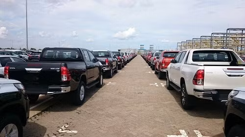 Một lô hàng xe Toyota về Việt Nam hồi cuối tháng 6/2018. Ảnh: Ngọc Tuấn.