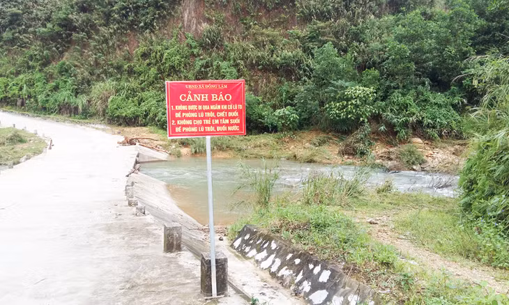 Hoành Bồ đã chủ động cắm hệ thống biển báo nguy hiểm tại các vị trí ngầm, tràn