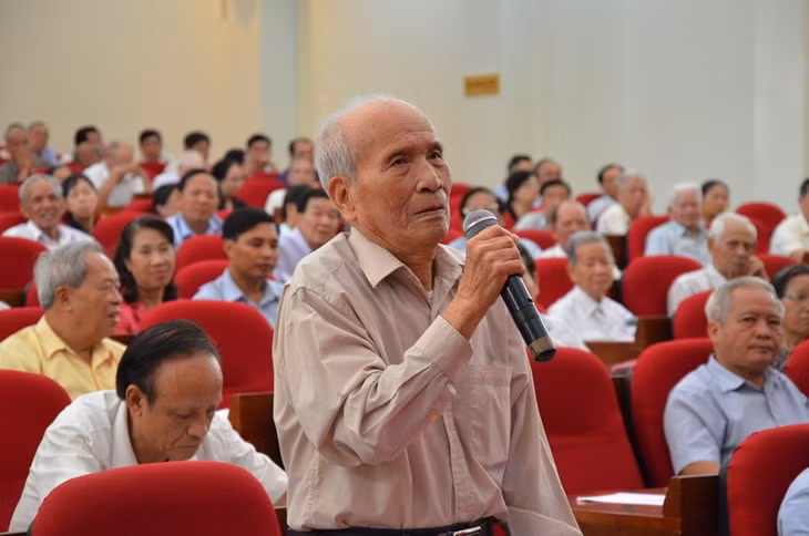 Nguyên Chủ tịch UBND tỉnh Nguyễn Ngọc Đàm phát biểu tại buổi gặp mặt.