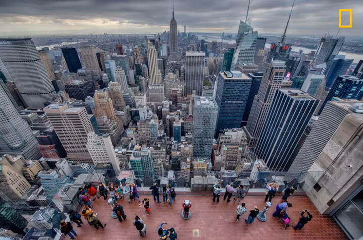 Một góc khác của New York với không gian chật cứng các tòa nhà, cao ốc.