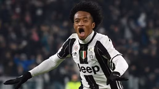  Cuadrado trong màu áo Juve.