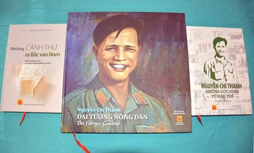 Bộ sách “Đại tướng Nguyễn Chí Thanh”. Ảnh: VGP/Phương Liên