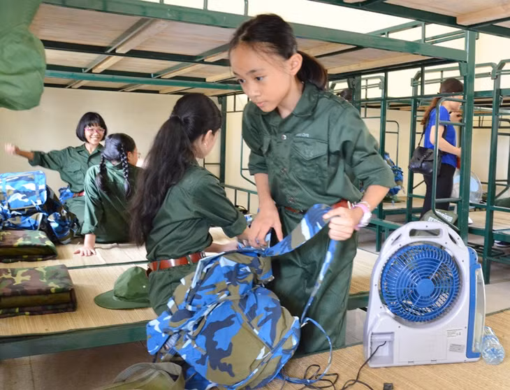 Tham gia “Học kỳ trong quân đội” các em học sinh được học tập, rèn luyện theo tác phong, tinh thần của người lính trong môi trường quân ngũ.