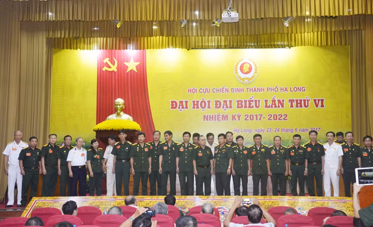 BCH Hội CCB thành phố Hạ Long khóa VI, nhiệm kỳ 2017-2022 ra mắt Đại hội.