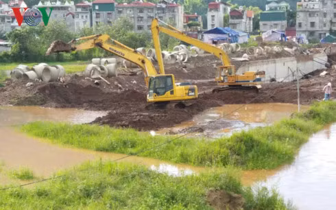 Mưa to gây ngập úng nghiêm trọng tại khu vực thị trấn Ít Ong
