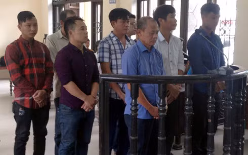 Bị cáo Minh "sâm" (áo xanh) bị tăng nặng hình phạt