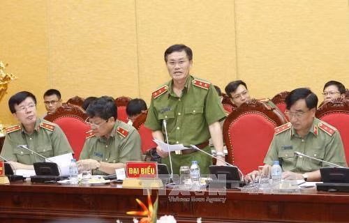 Trung tướng Đỗ Kim Tuyến, Phó Tổng cục trưởng Tổng cục Cảnh sát phòng chống tội phạm, trả lời các câu hỏi của phóng viên. Ảnh: Doãn Tấn/TTXVN