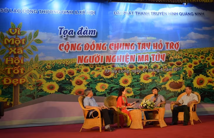 Các đại biểu tham gia tọa đàm