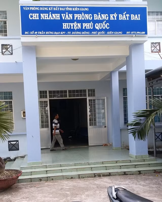Khởi tố, bắt tạm giam Giám đốc và Phó Giám đốc Chi nhánh Văn phòng đăng ký đất đai tại Phú Quốc. Ảnh: dantri.com.vn