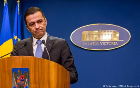 Thủ tướng Grindeanu bị cáo buộc đã không làm theo cương lĩnh được coi là hoài bão nhất mà Đảng Dân chủ xã hội tin tưởng giao phó.