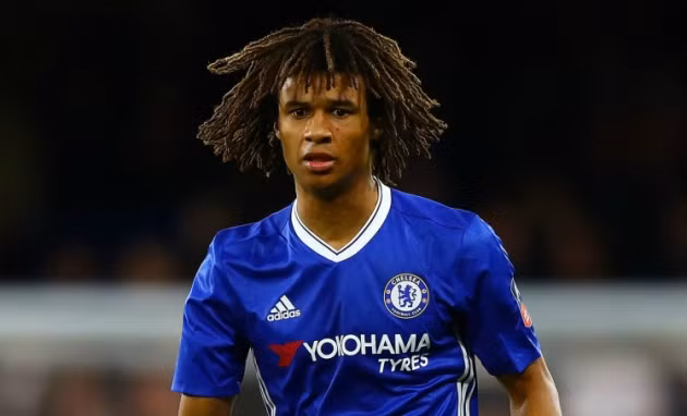  Ake có thể rời Chelsea hè này.
