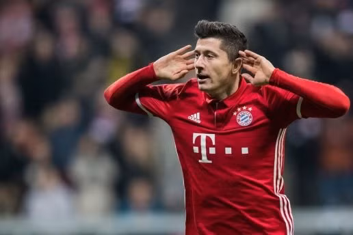  Lewandowski lọt vào tầm ngắm của Man United.