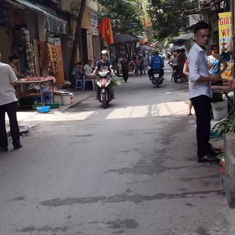 Tuy giá lợn hơi xuất chuồng giảm liên tục trong những tháng qua nhưng giá thịt lợn tại các chợ dân sinh vẫn khá cao. Ảnh minh họa: TL