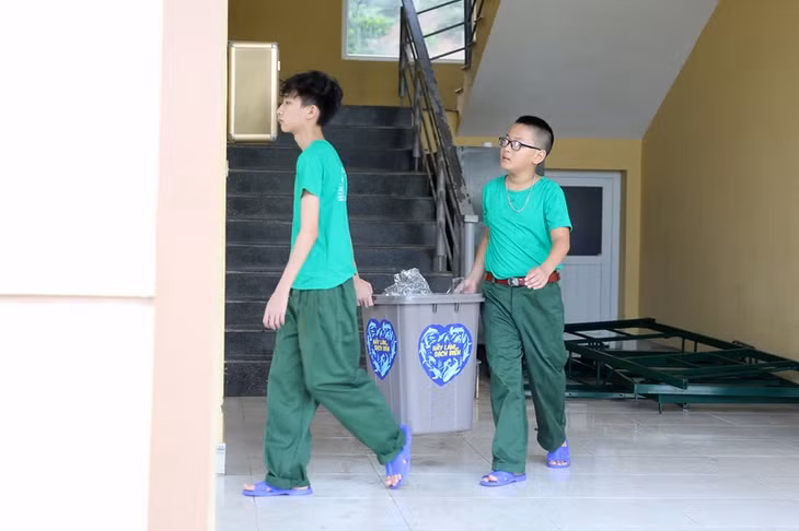 ..., đến vệ sinh khu vực phòng ở.
