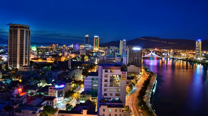  Một góc Đà Nẵng rực rỡ về đêm. Ảnh: Panagiotis Papadopoulos - 500px.com. 