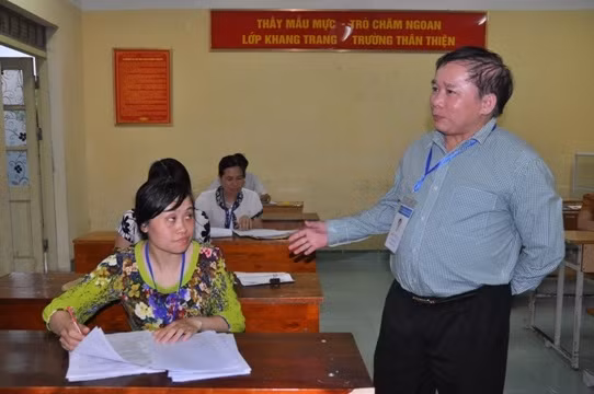 Thứ trưởng Giáo dục và Đào tạo Bùi Văn Ga lưu ý cán bộ làm công tác chấm thi.