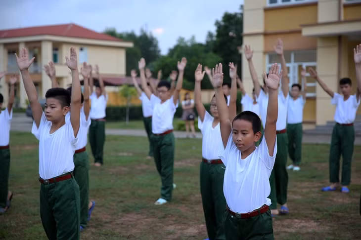 Những gương mặt rắn rỏi.