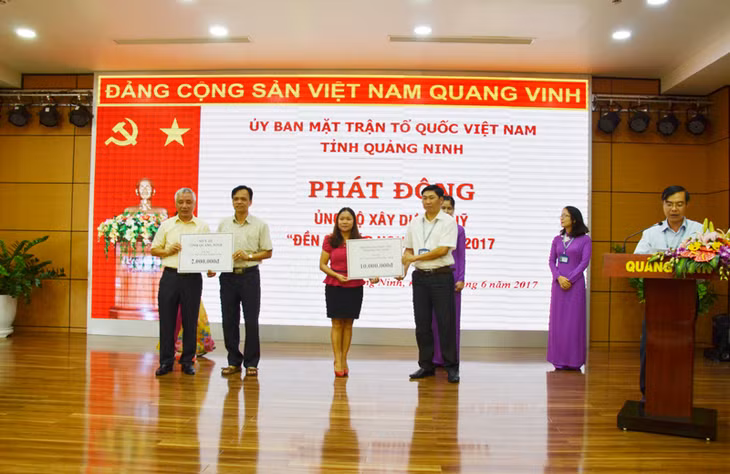 Các cơ quan, đơn vị, doanh nghiệp trên địa bàn tỉnh ủng hộ quỹ 