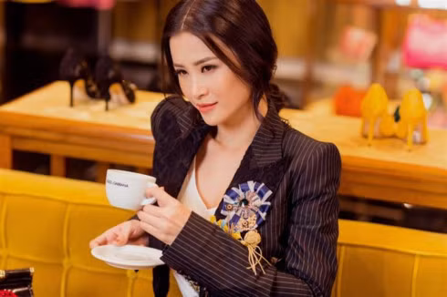 Đông Nhi.