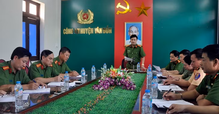 Công an Huyện Vân Đồn quán triệt các Đội nghiệp vụ, công an các xã, thị trấn chủ động nắm tình hình giữ gìn ANTT ngay tại cơ sở. 