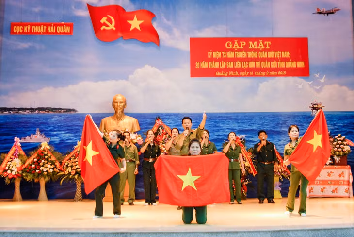 Tiết mục văn nghệ cầu kỳ được chính các cựu chiến binh tham gia dàn dựng, biểu diễn tại chương trình gặp mặt.