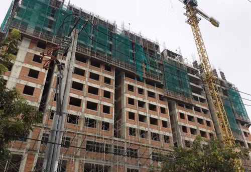 Chung cư xảy ra tai nạn. Ảnh: Sơn Hòa.
