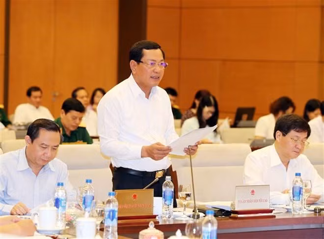 Đại diện Viện kiểm sát nhân dân tối cao trình bày báo cáo công tác. (Ảnh: Trọng Đức/TTXVN)