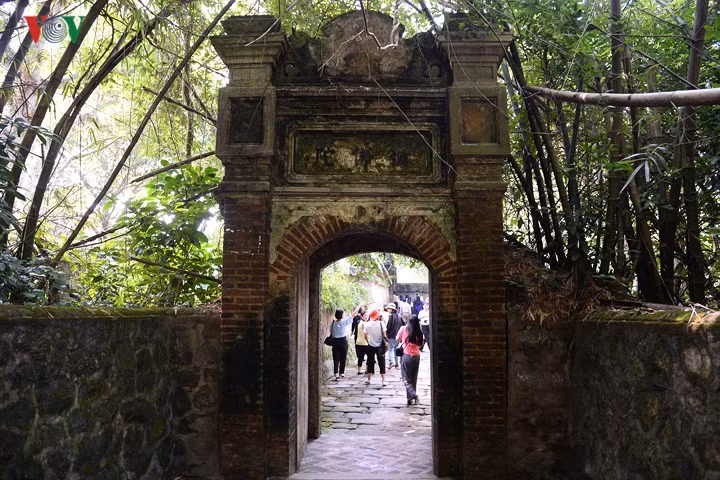  Khu di tích chùa Bổ Đà là một danh lam cổ tự nổi tiếng của vùng Kinh Bắc xưa nay thuộc địa phận hành chính của xã Tiên Sơn, huyện Việt Yên, tỉnh Bắc Giang. 