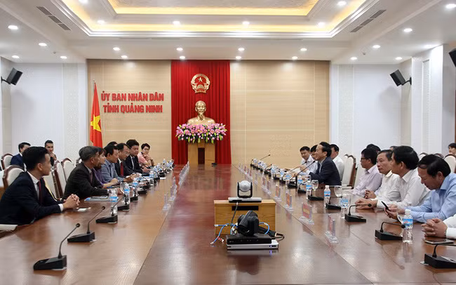 UBND tỉnh thay mặt lãnh đạo Quảng Ninh đón tiếp, làm việc với Tập đoàn JDC, một Tập đoàn kinh tế lớn của Hàn Quốc do ông Dong Sun Lee - Giám đốc đại diện đến nghiên cứu, tìm hiểu, ngỏ ý được đầu tư vào khu kinh tế (KKT) Vân Đồn.