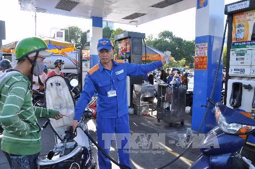 Một cửa hàng xăng dầu thuộc Petrolimex ở trung tâm Thành phố Hồ Chí Minh. Ảnh: Mạnh Linh/TTXVN