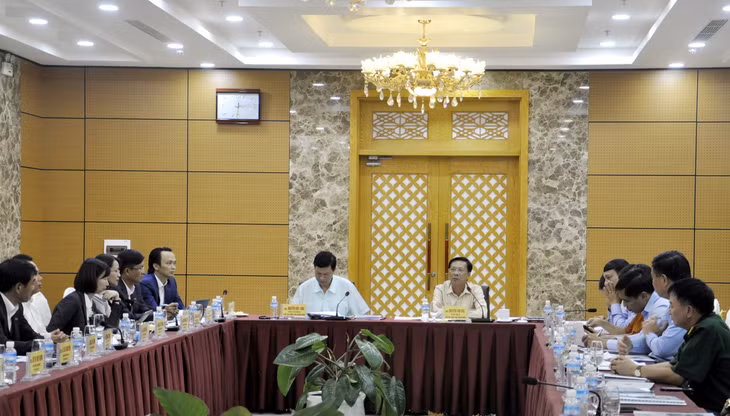 Quang cảnh buổi làm việc.