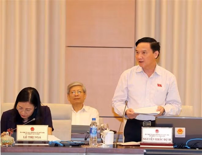 Chủ nhiệm Ủy ban Pháp luật của Quốc hội Nguyễn Khắc Định phát biểu. (Ảnh: Trọng Đức/TTXVN)