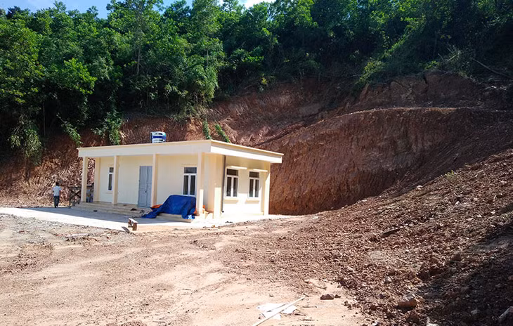 Nhà tránh trú bão khu neo đậu tàu thuyền tại khu vực Vụng sú Thoi Dây, xã Tân Lập tổng mưc đầu tư trên 2 tỷ đồng, phục vụ cho nhân dân đánh bắt nuôi trồng thủy sản trú bão vừa được hoàn thành.