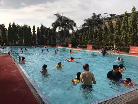 Việc được tập huấn các kỹ năng bơi, chống đuối nước sẽ giúp cho người dân an toàn hơn 